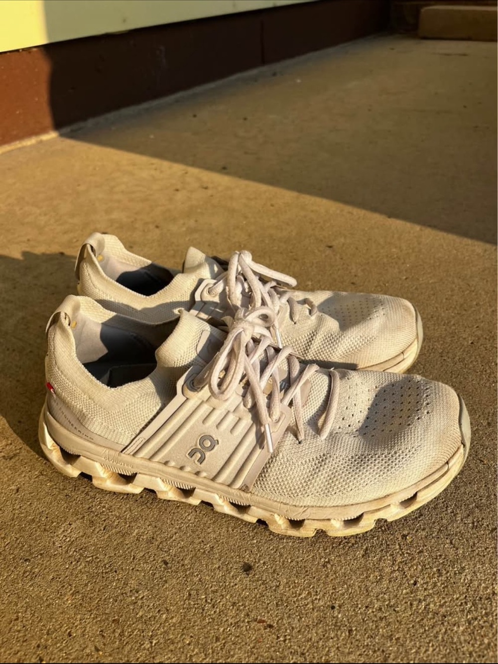 On Running tennis shoes